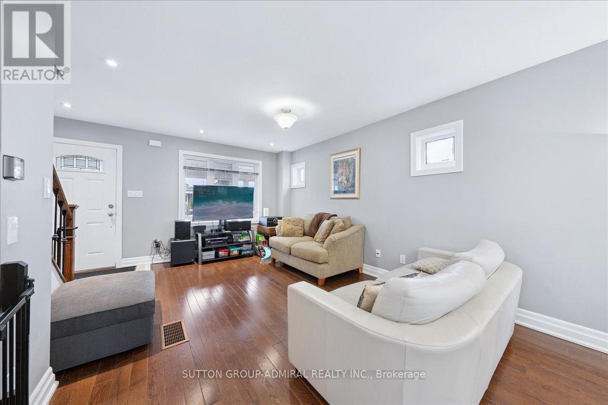 11 Bowie Avenue, Toronto, ON - Indoor Photo Showing Living Room