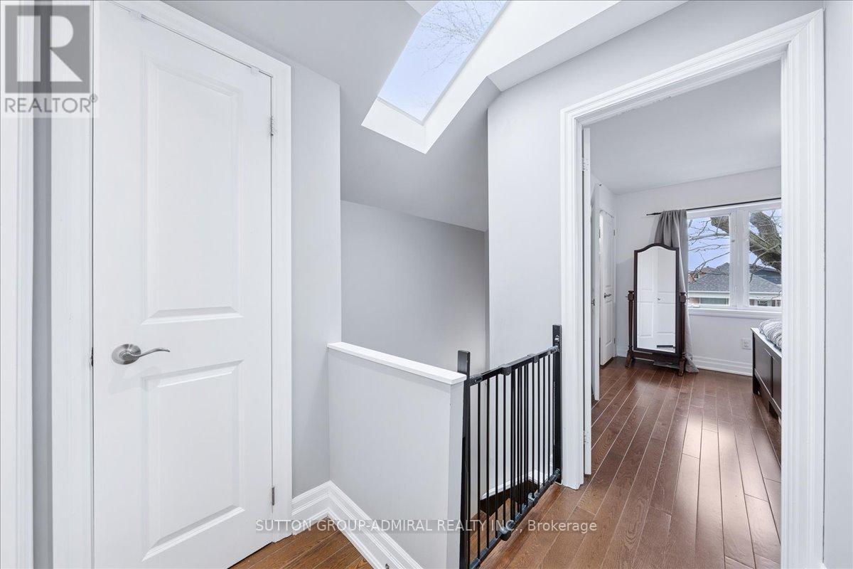 11 Bowie Avenue, Toronto, ON - Indoor Photo Showing Other Room