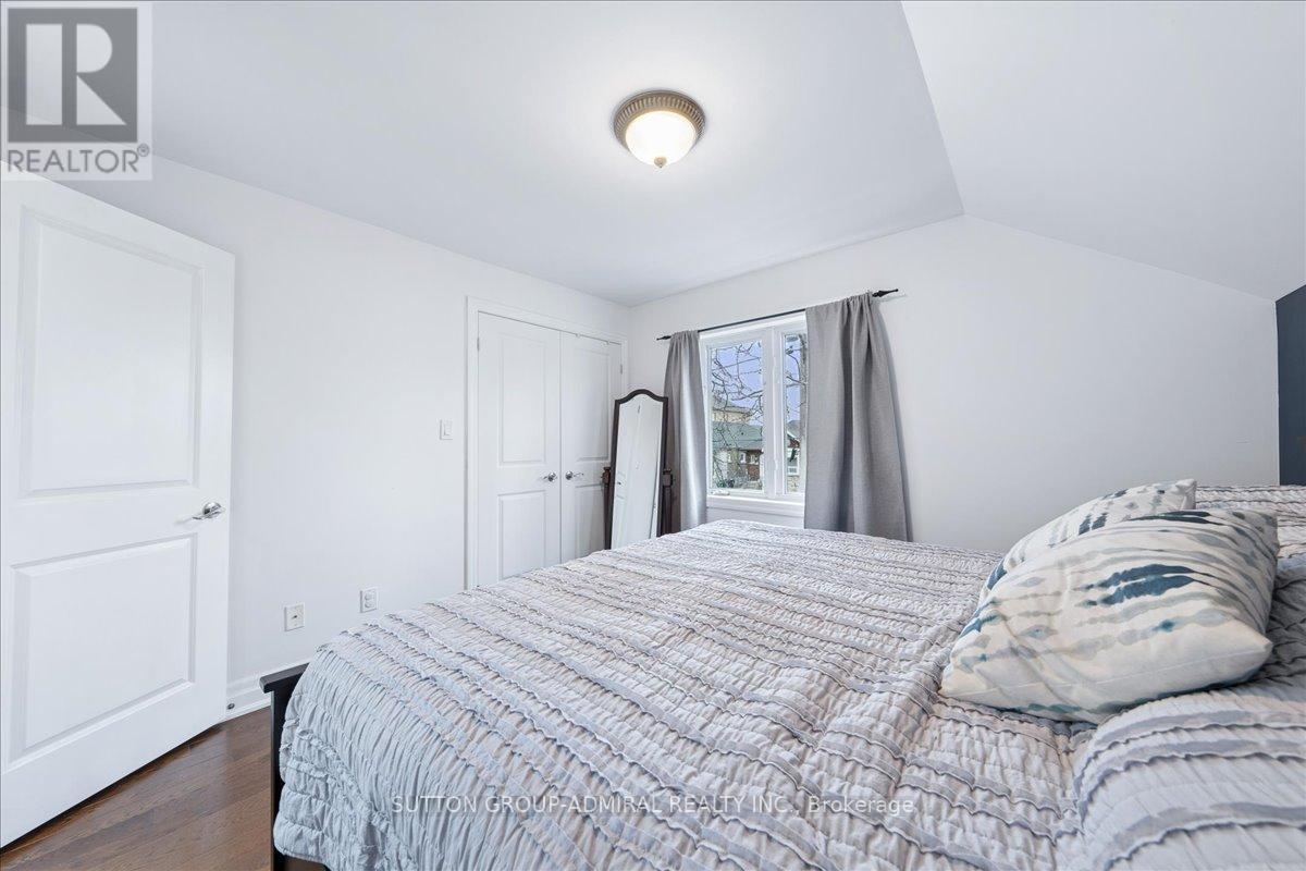 11 Bowie Avenue, Toronto, ON - Indoor Photo Showing Bedroom