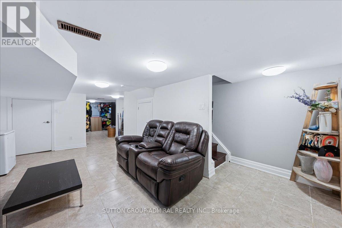 11 Bowie Avenue, Toronto, ON - Indoor