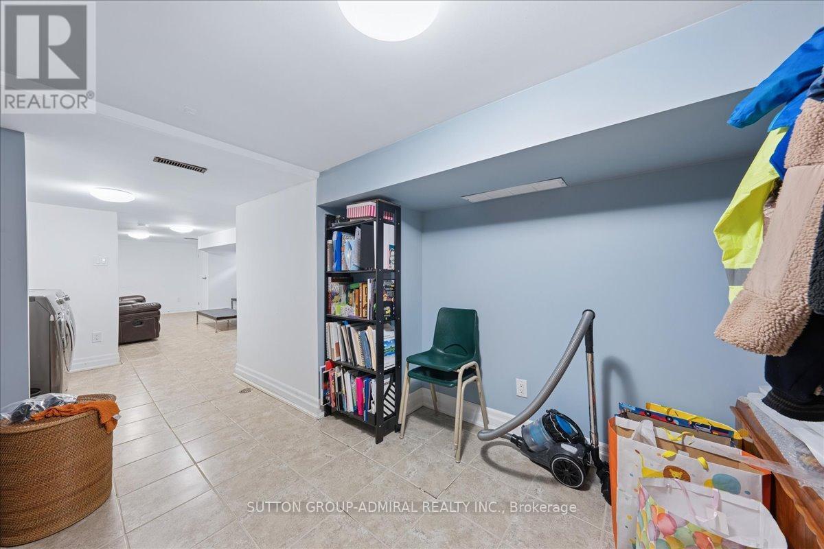 11 Bowie Avenue, Toronto, ON - Indoor Photo Showing Other Room