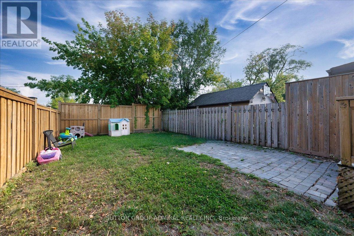 11 Bowie Avenue, Toronto, ON - Outdoor