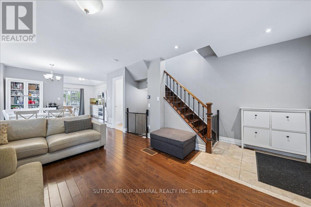 11 Bowie Avenue, Toronto, ON - Indoor Photo Showing Living Room