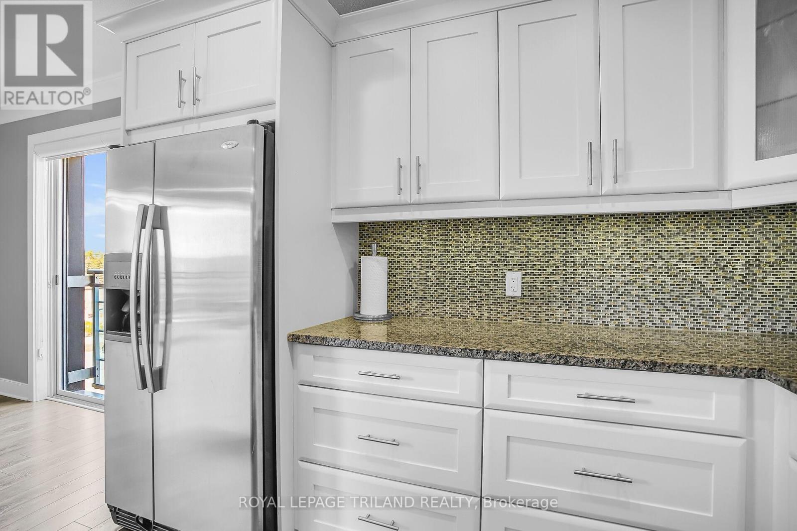 401 - 340 Sugarcreek Trail, London North (North N), ON - Indoor Photo Showing Kitchen