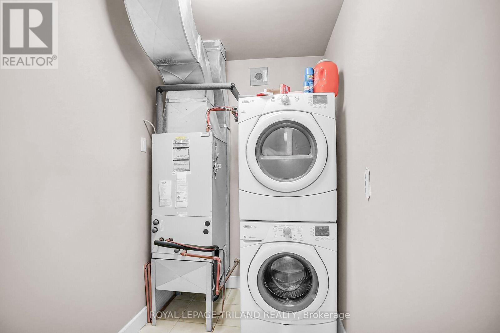 401 - 340 Sugarcreek Trail, London North (North N), ON - Indoor Photo Showing Laundry Room