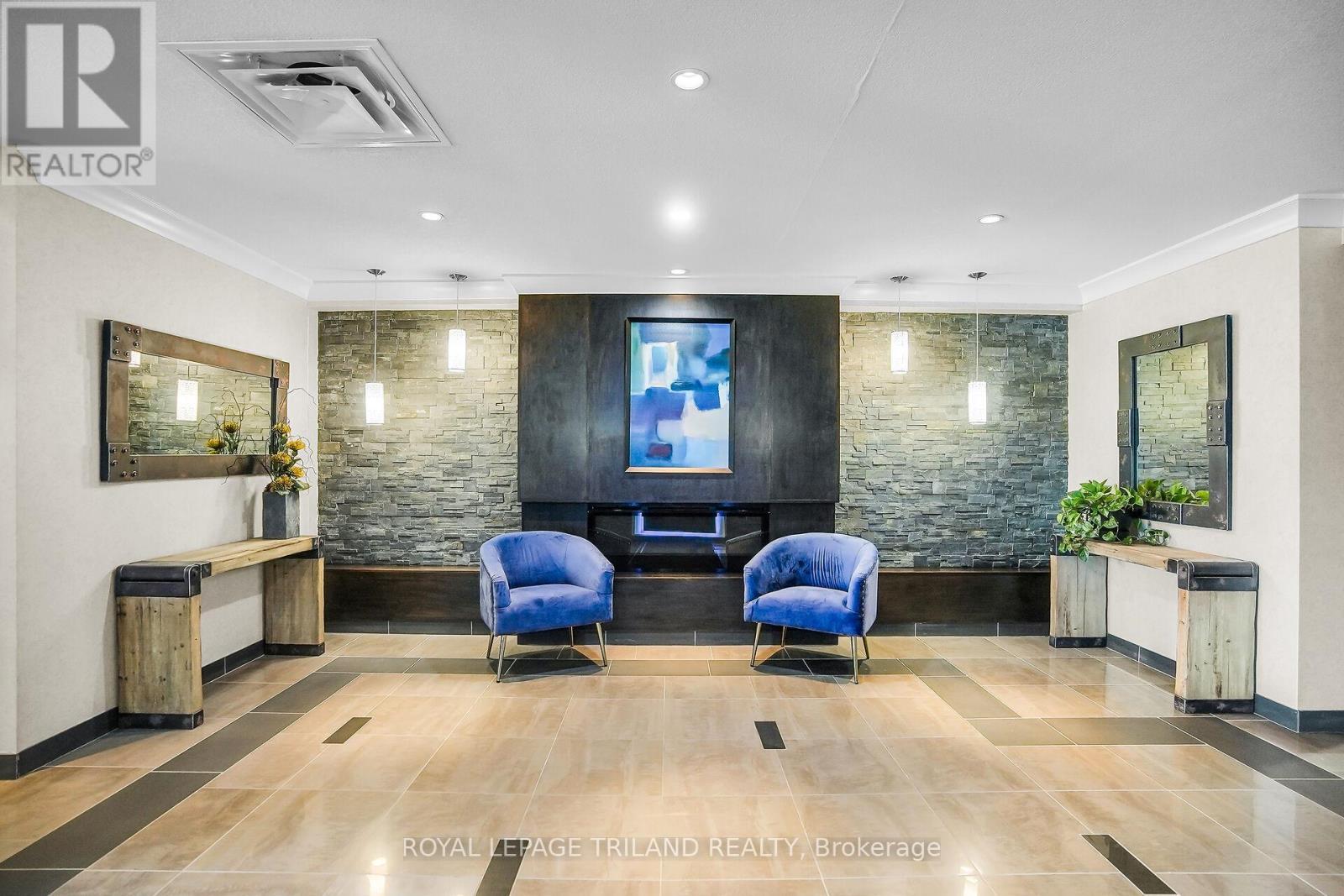 401 - 340 Sugarcreek Trail, London North (North N), ON - Indoor Photo Showing Other Room