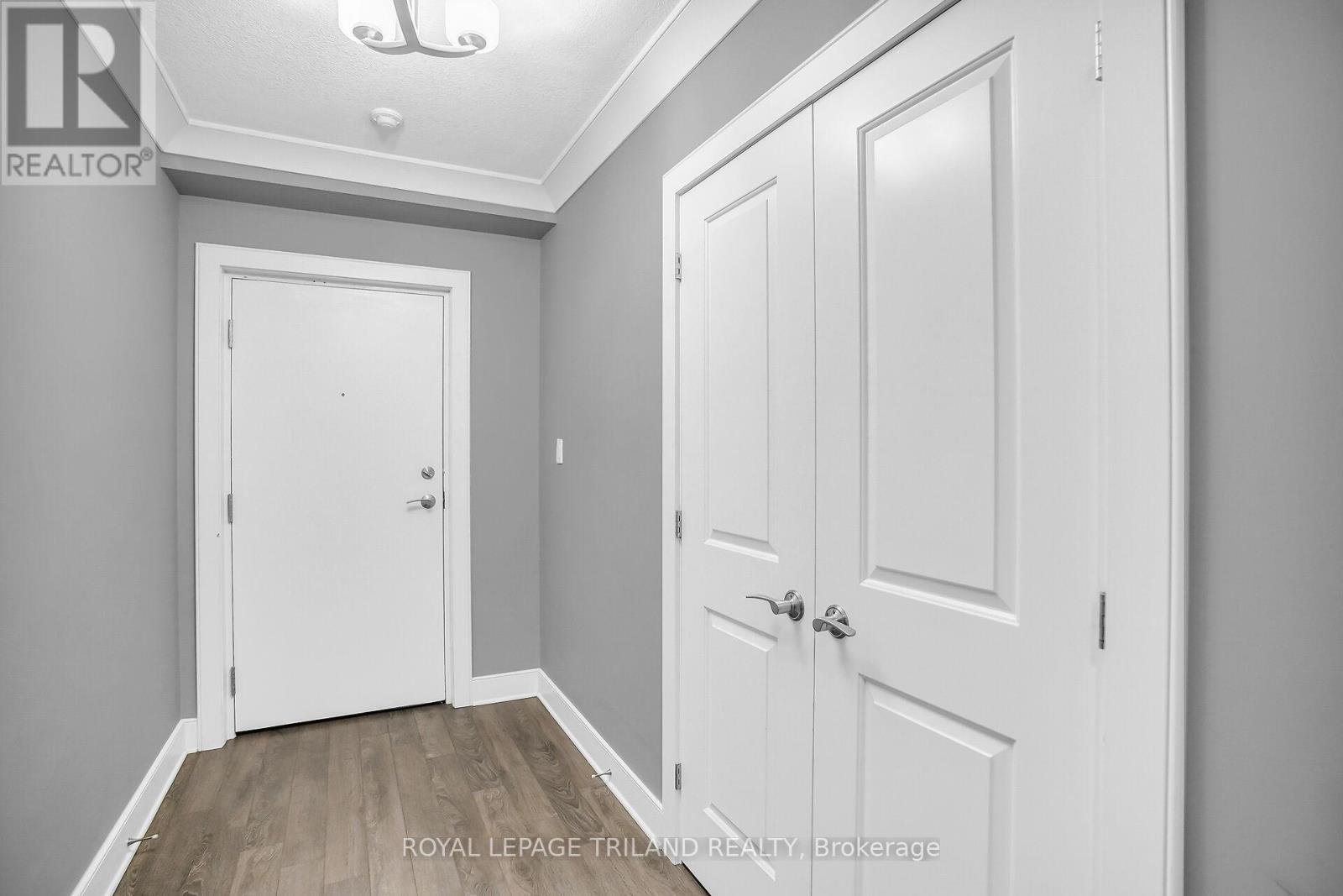 401 - 340 Sugarcreek Trail, London North (North N), ON - Indoor Photo Showing Other Room