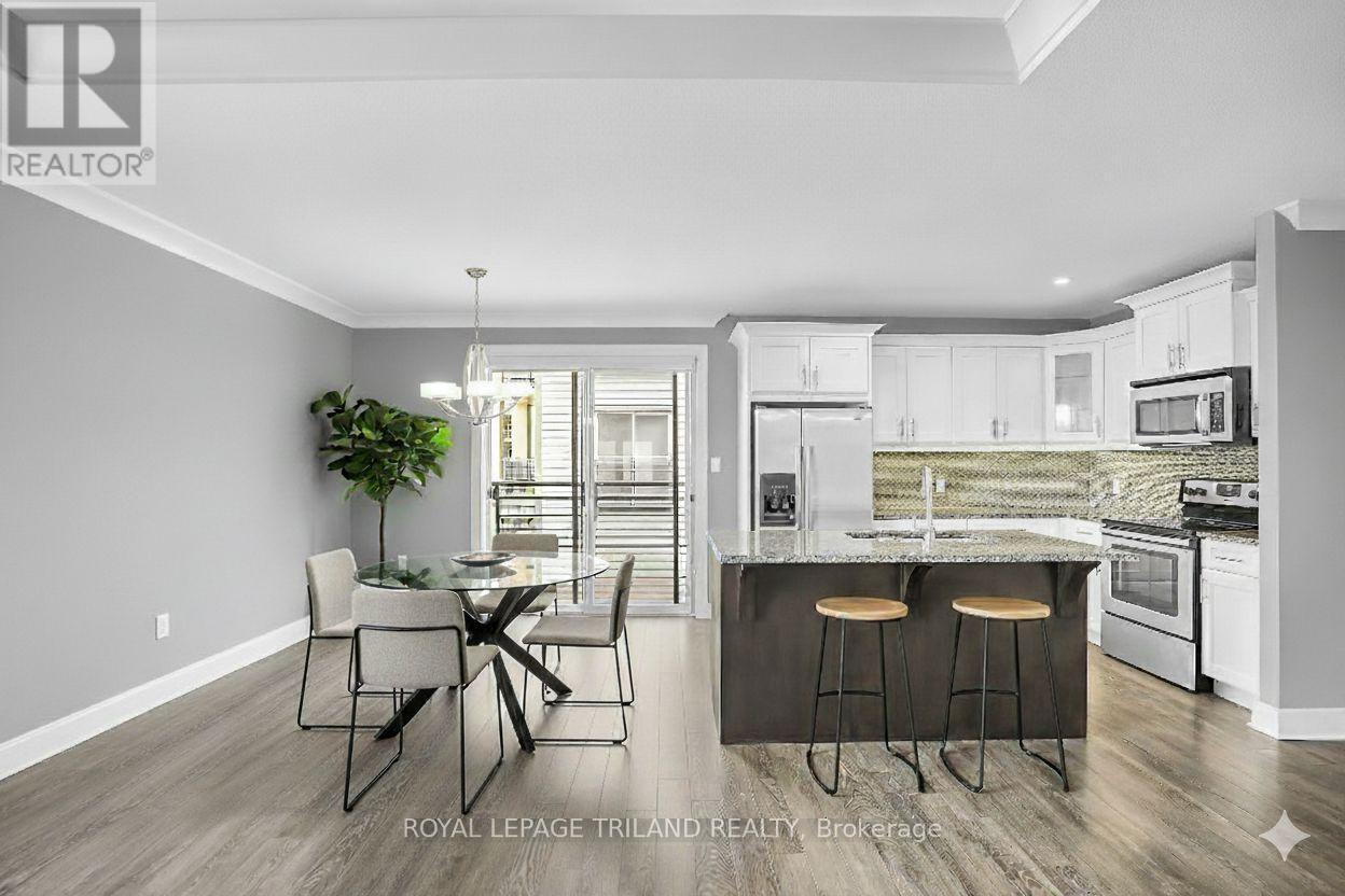 401 - 340 Sugarcreek Trail, London North (North N), ON - Indoor Photo Showing Kitchen With Upgraded Kitchen