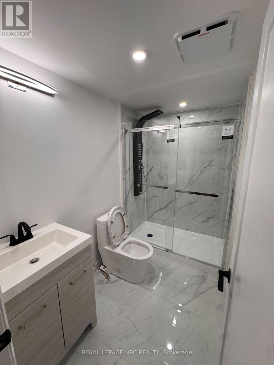 Basement - 959 Mohawk Road E, Hamilton (Huntington), ON - Indoor Photo Showing Bathroom