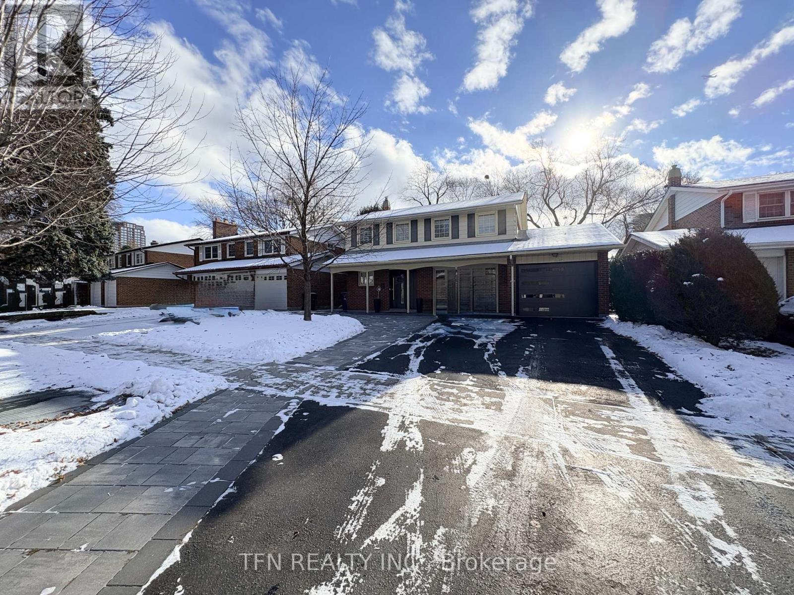 Bsmt - 8 Ravencliff Crescent, Toronto, ON - Outdoor With Facade