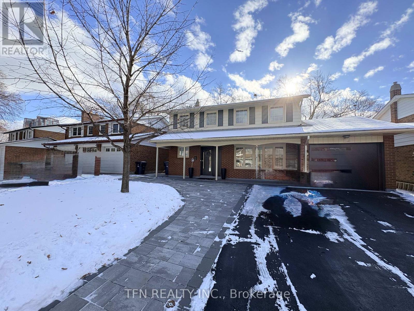 Bsmt - 8 Ravencliff Crescent, Toronto, ON - Outdoor