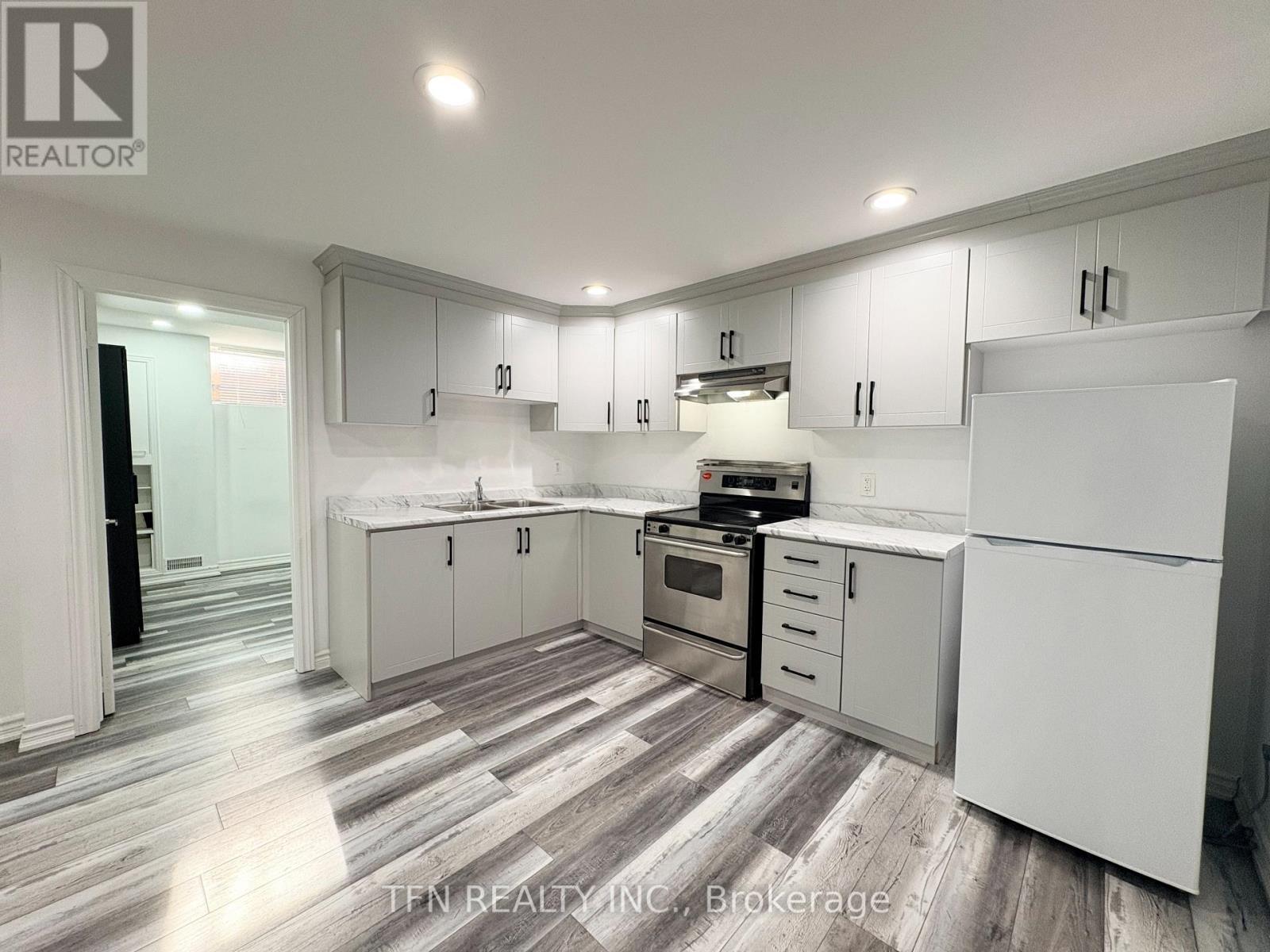 Bsmt - 8 Ravencliff Crescent, Toronto, ON - Indoor Photo Showing Kitchen