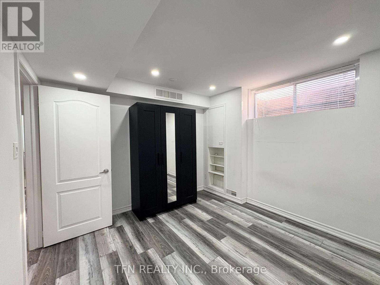 Bsmt - 8 Ravencliff Crescent, Toronto, ON - Indoor