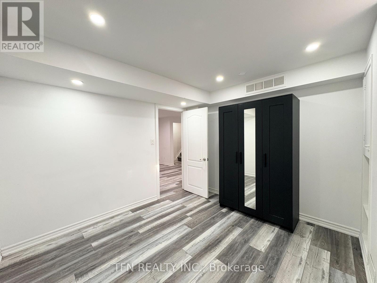 Bsmt - 8 Ravencliff Crescent, Toronto, ON - Indoor Photo Showing Other Room