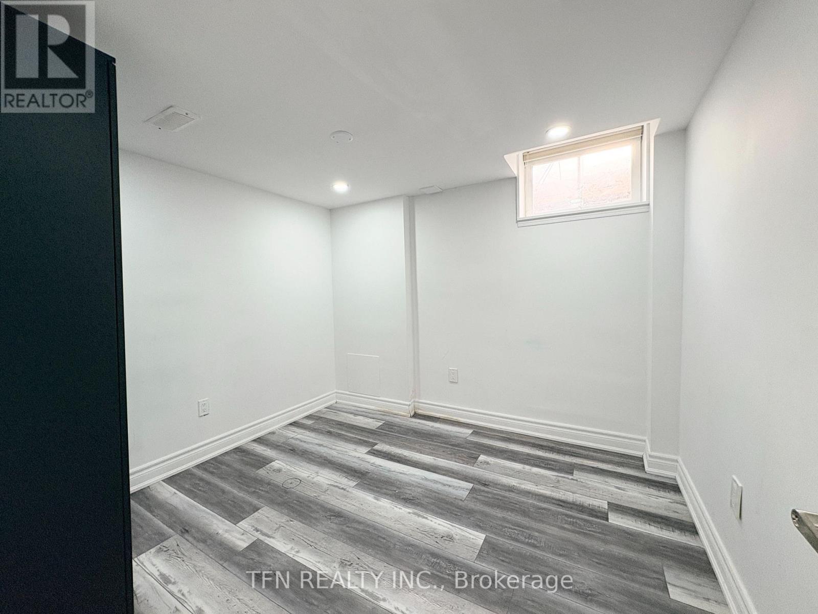 Bsmt - 8 Ravencliff Crescent, Toronto, ON - Indoor