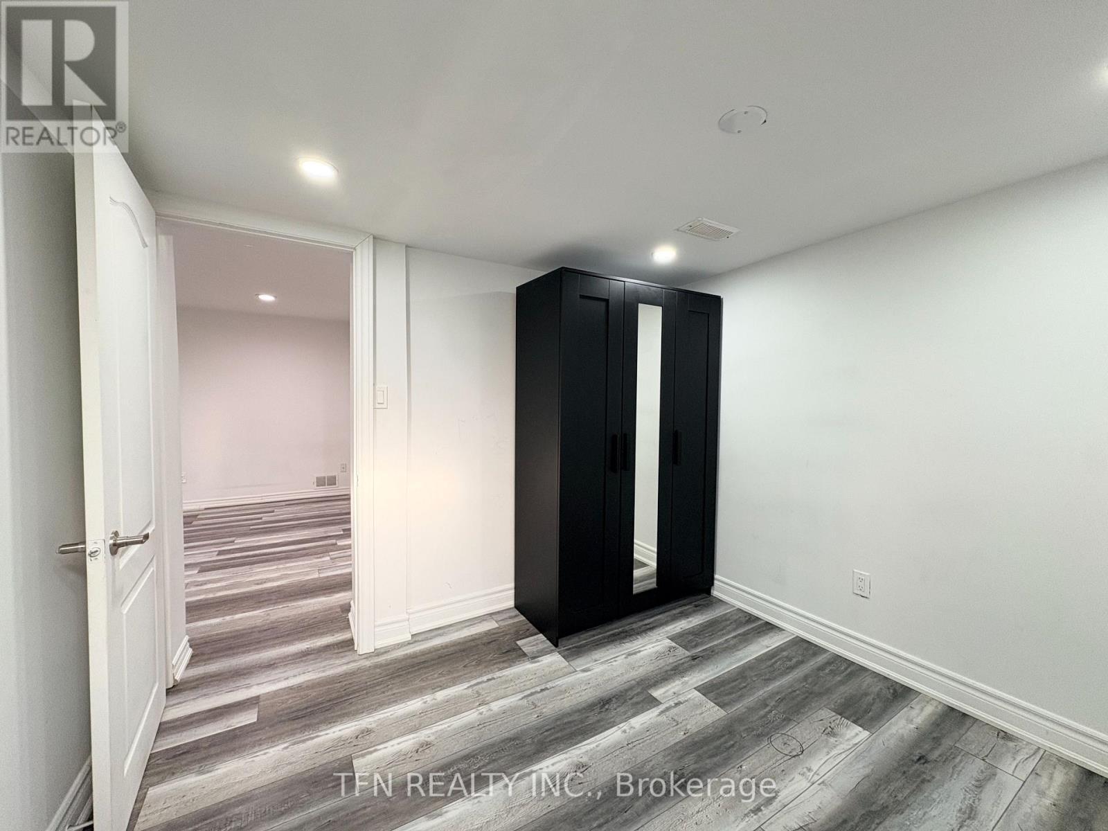 Bsmt - 8 Ravencliff Crescent, Toronto, ON - Indoor Photo Showing Other Room