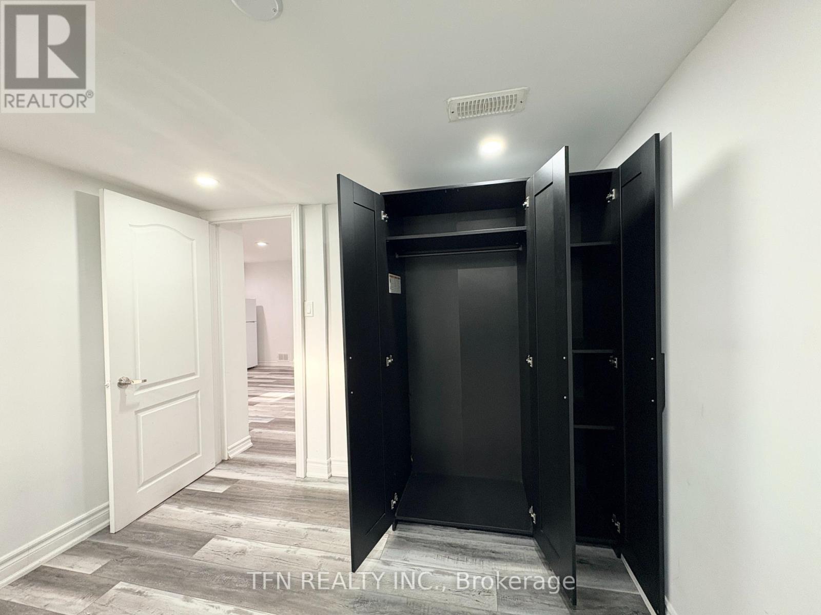 Bsmt - 8 Ravencliff Crescent, Toronto, ON - Indoor Photo Showing Other Room