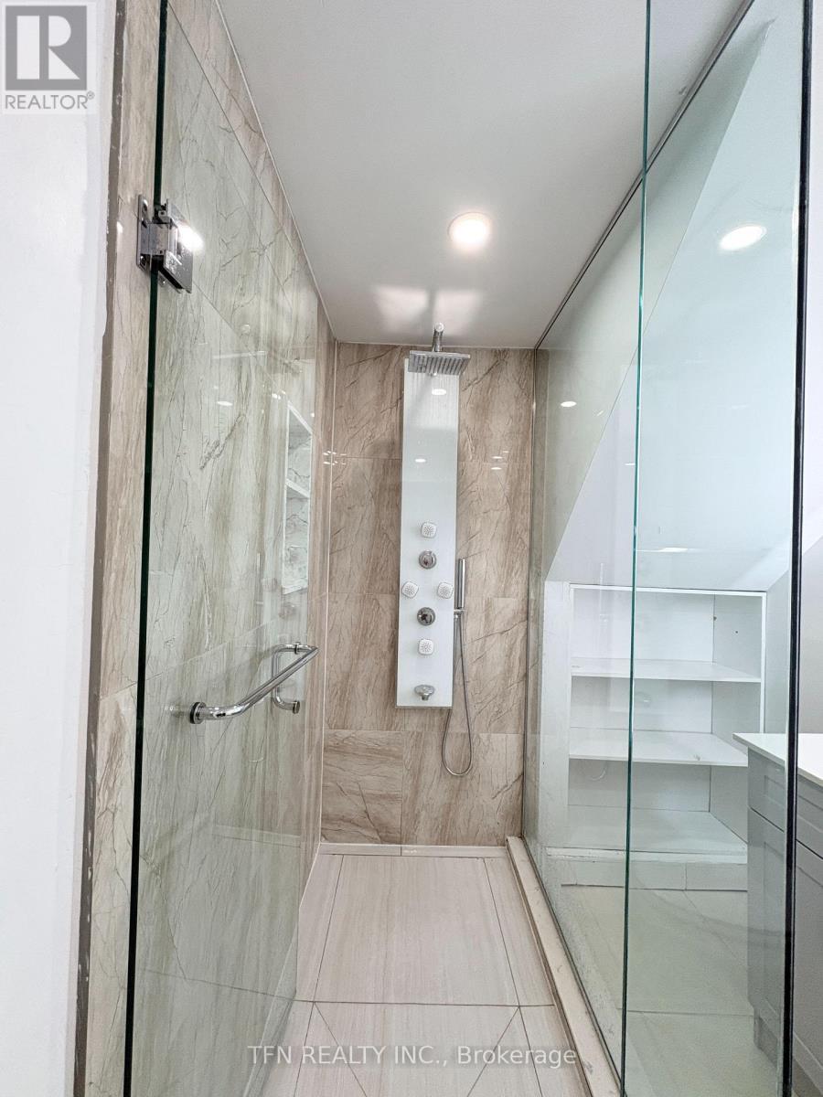 Bsmt - 8 Ravencliff Crescent, Toronto, ON - Indoor Photo Showing Bathroom