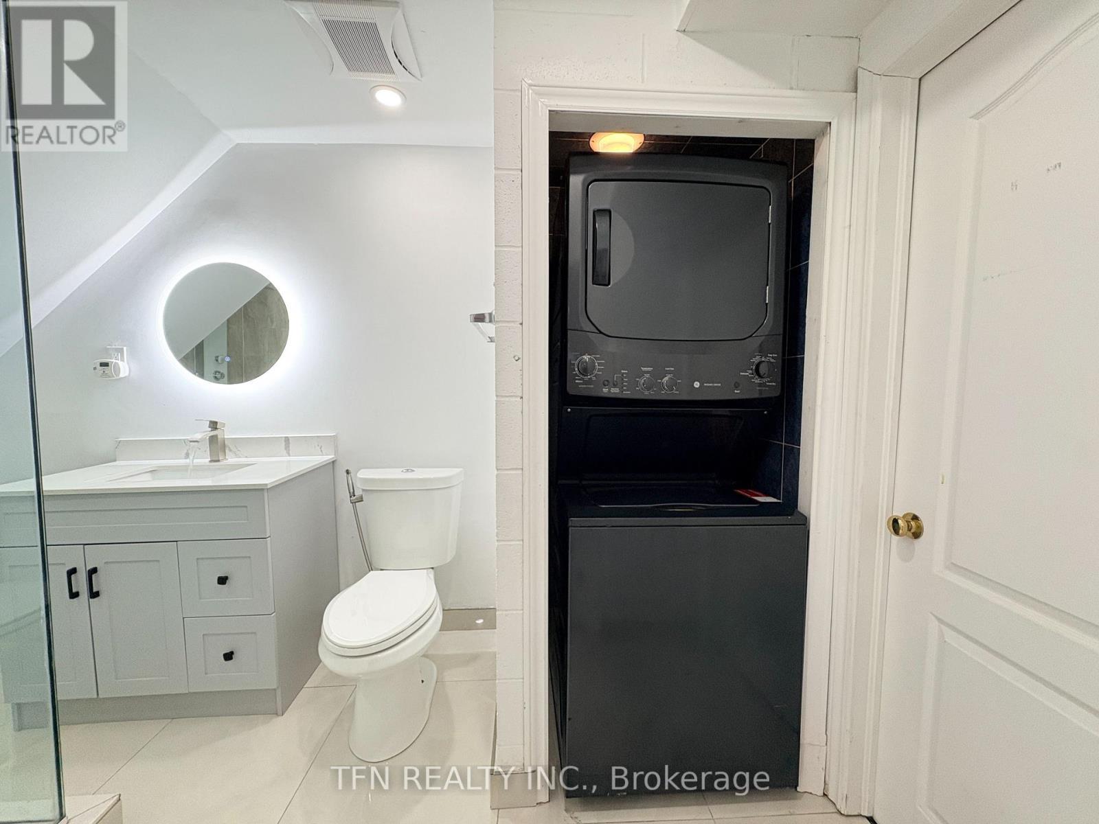 Bsmt - 8 Ravencliff Crescent, Toronto, ON - Indoor Photo Showing Bathroom
