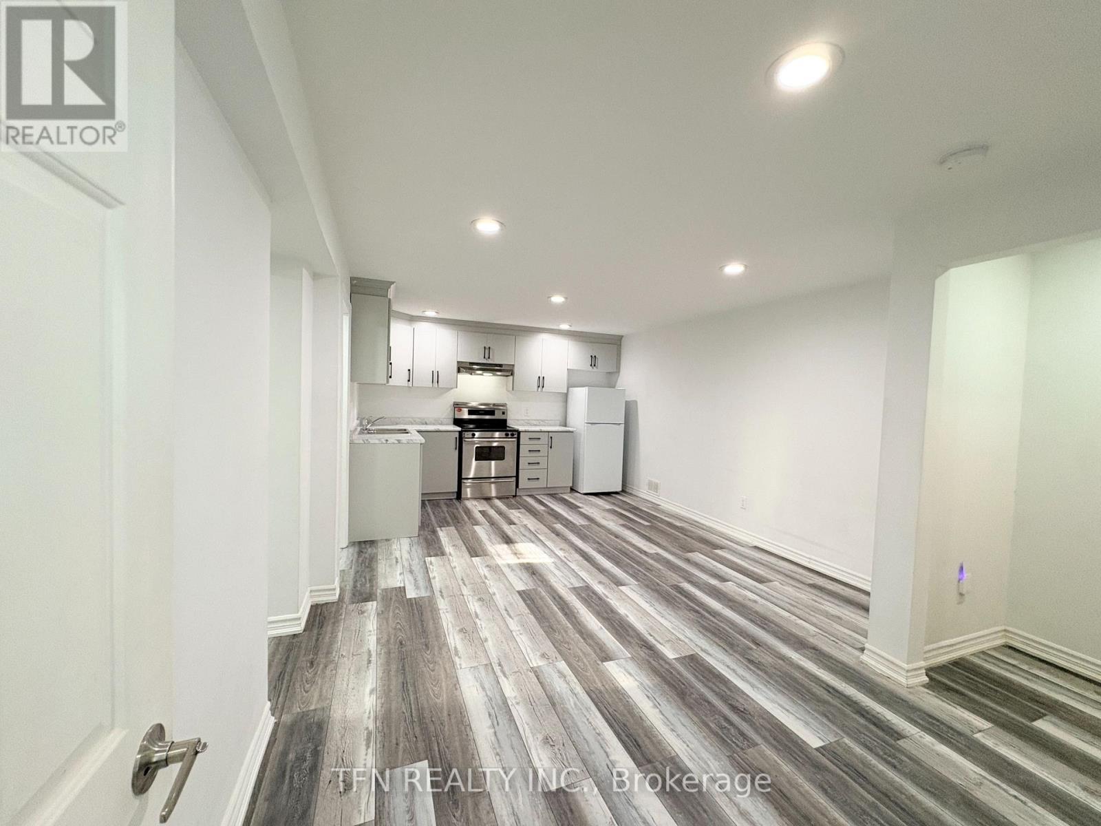 Bsmt - 8 Ravencliff Crescent, Toronto, ON - Indoor Photo Showing Other Room