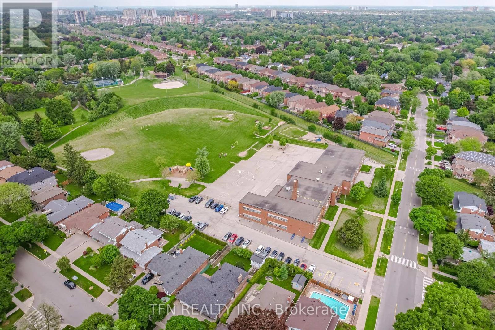 Bsmt - 8 Ravencliff Crescent, Toronto, ON - Outdoor With View