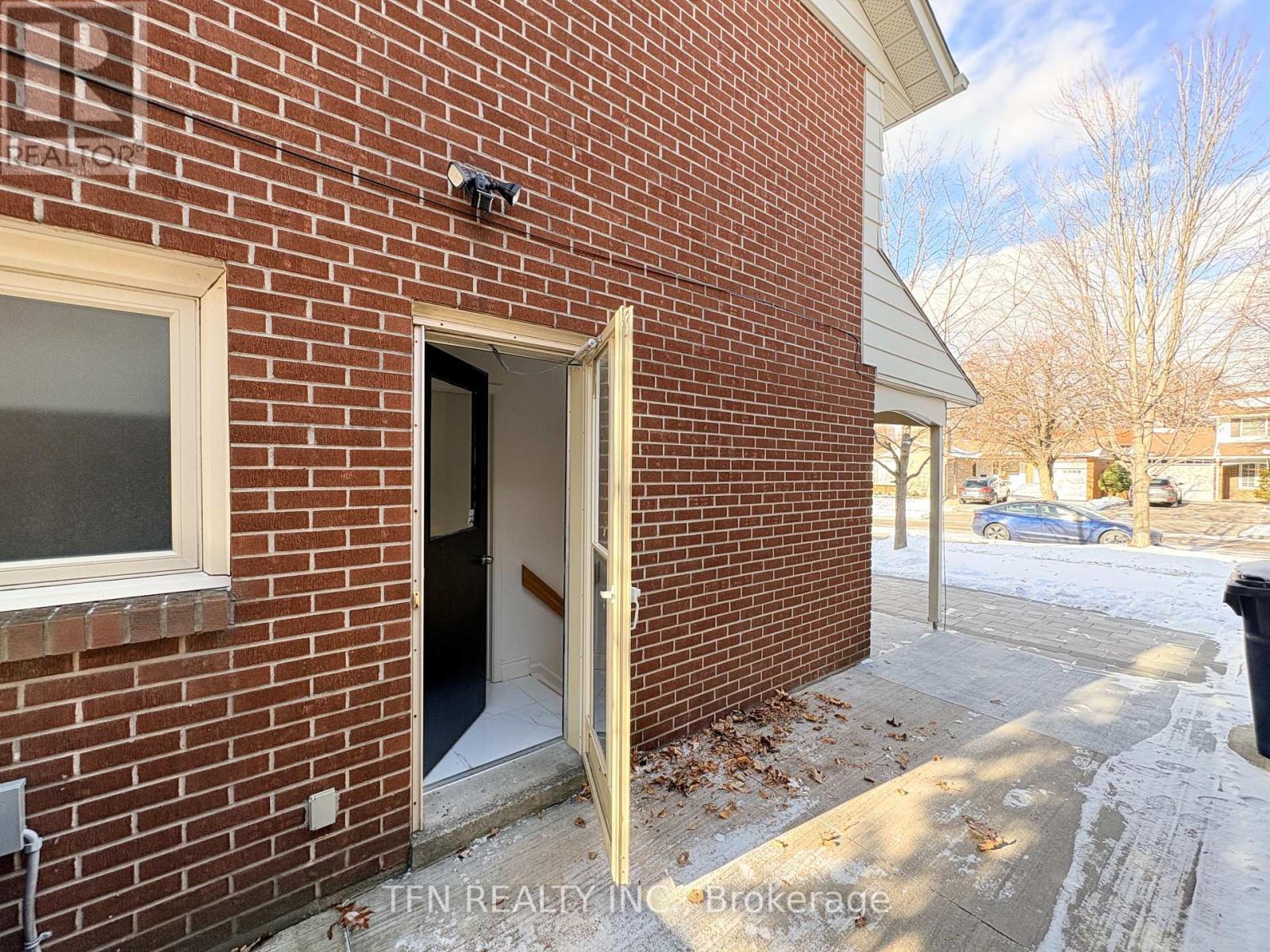 Bsmt - 8 Ravencliff Crescent, Toronto, ON - Outdoor With Exterior