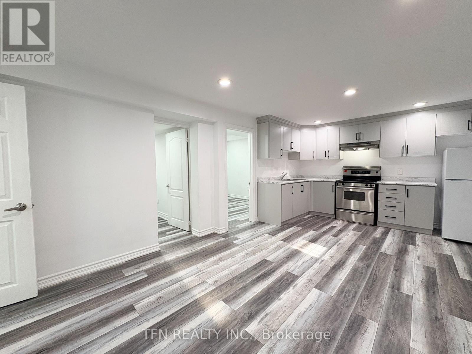 Bsmt - 8 Ravencliff Crescent, Toronto, ON - Indoor Photo Showing Kitchen
