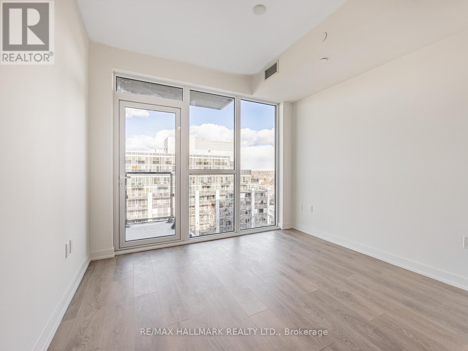 720 - 1037 The Queensway, Toronto, ON - Indoor Photo Showing Other Room