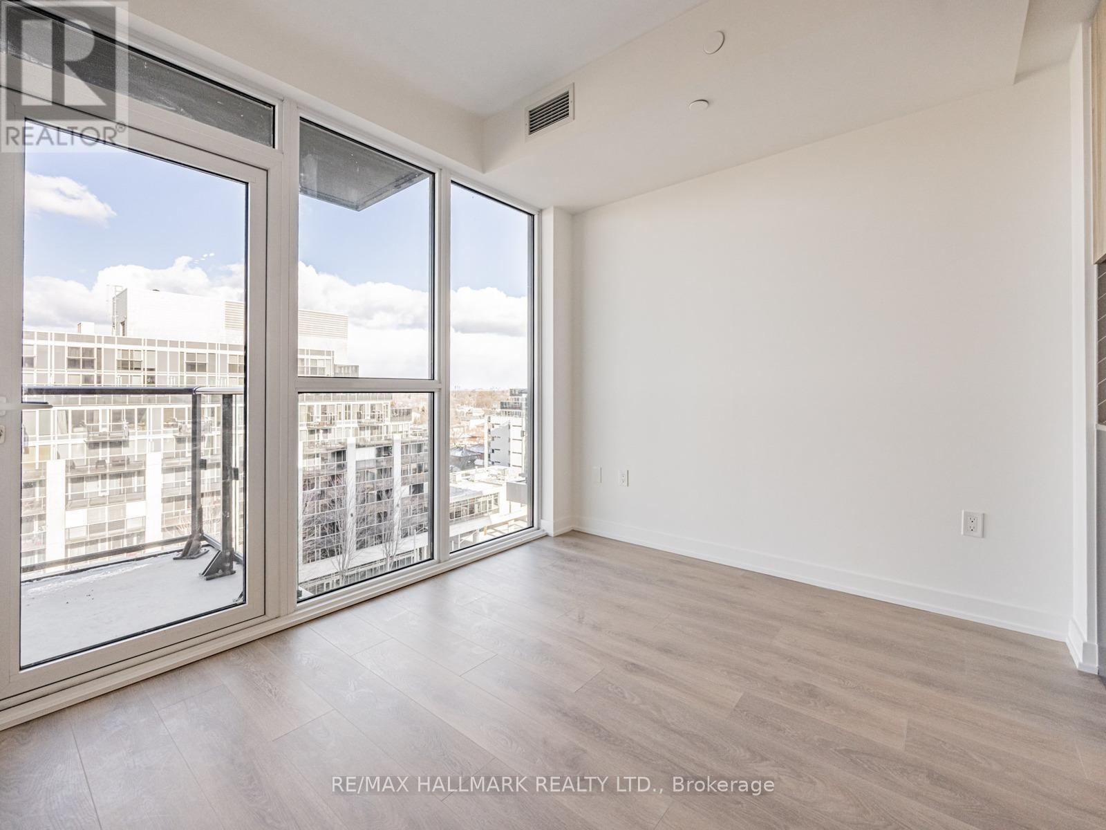 720 - 1037 The Queensway, Toronto, ON - Indoor Photo Showing Other Room