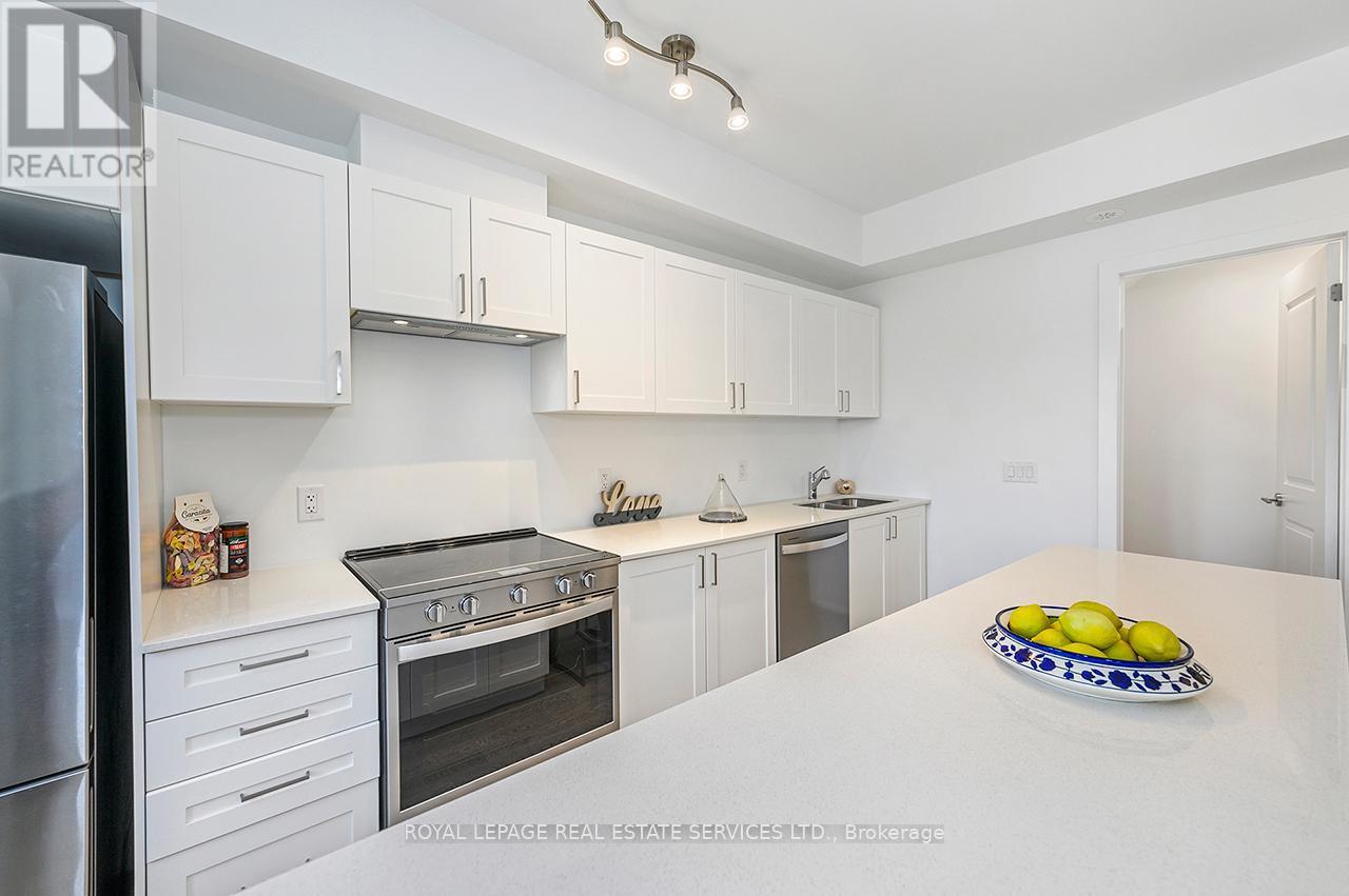 251 - 1075 Douglas Mccurdy Common, Mississauga, ON - Indoor Photo Showing Kitchen