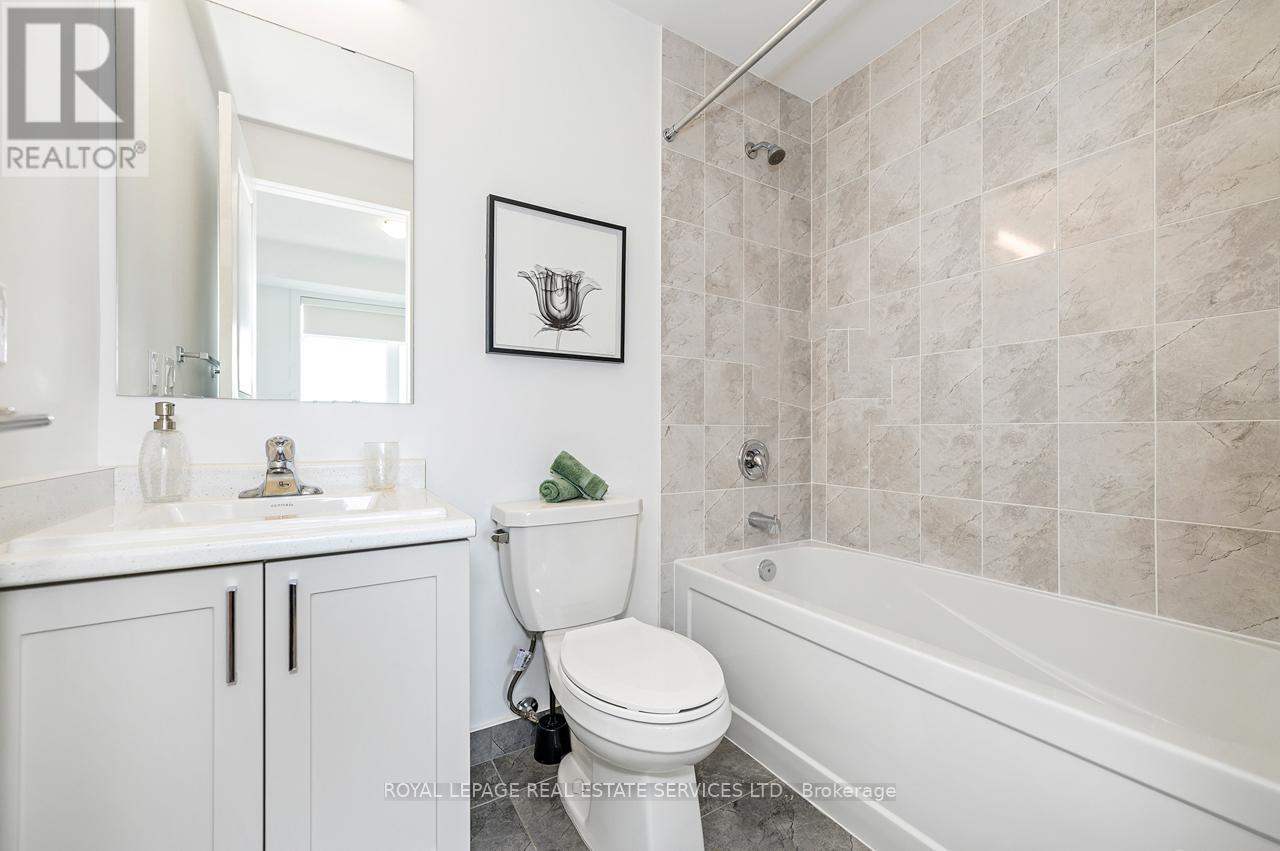 251 - 1075 Douglas Mccurdy Common, Mississauga, ON - Indoor Photo Showing Bathroom