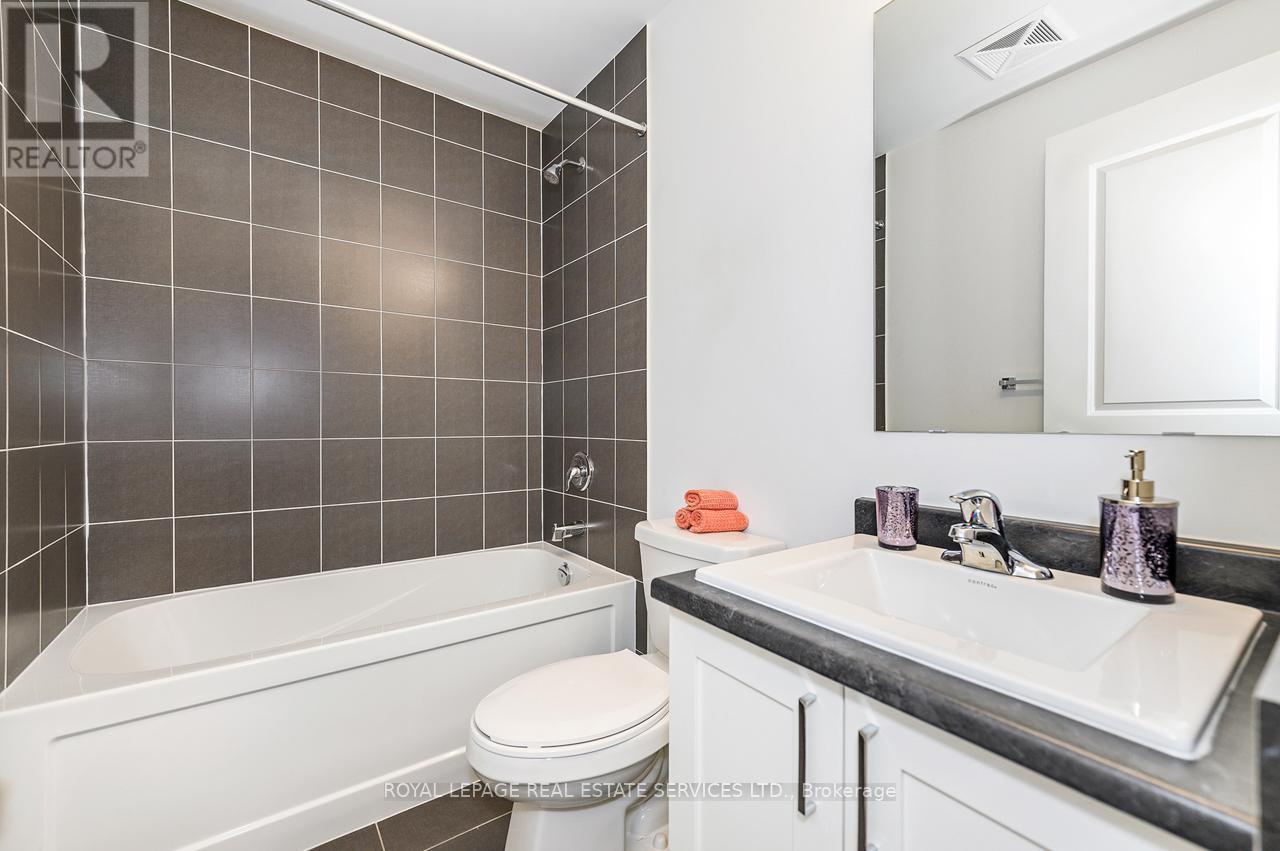 251 - 1075 Douglas Mccurdy Common, Mississauga, ON - Indoor Photo Showing Bathroom