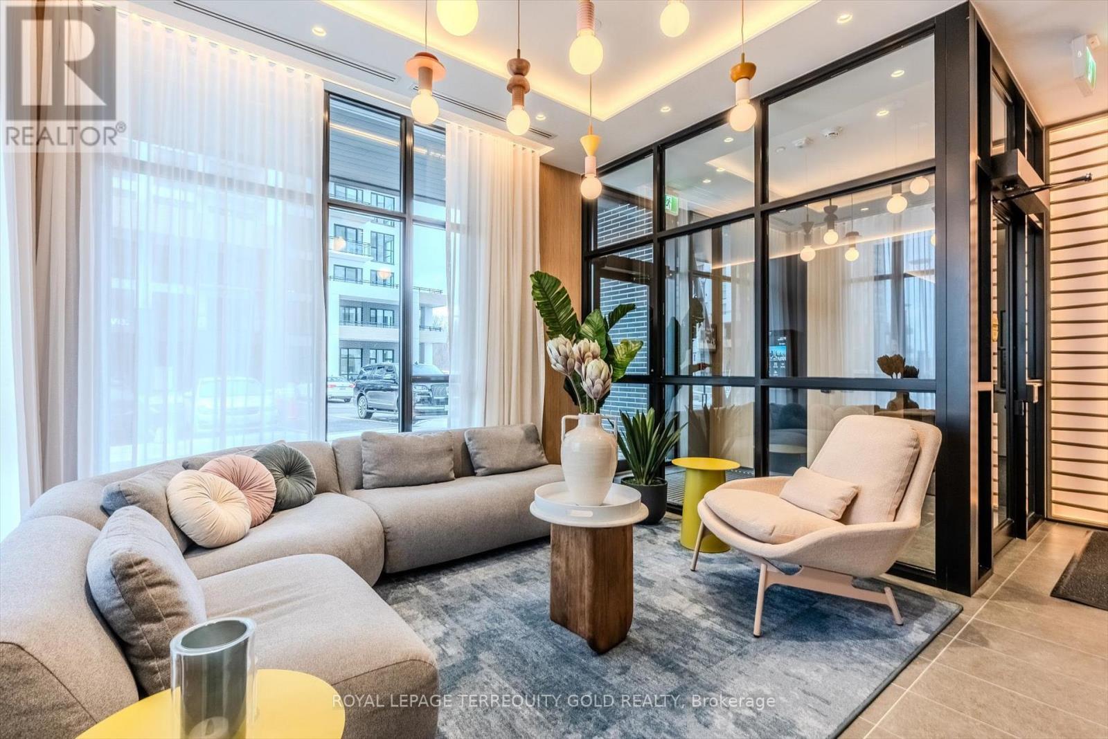 705 - 720 Whitlock Avenue, Milton, ON - Indoor