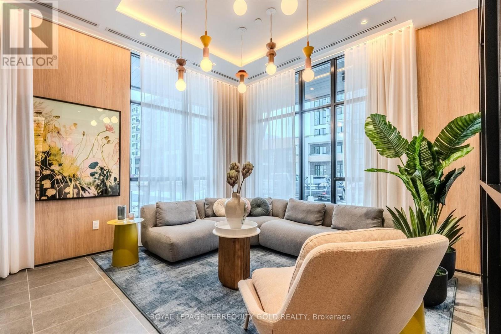 705 - 720 Whitlock Avenue, Milton, ON - Indoor