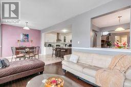 4 Bassett Crescent, Brampton, ON - Indoor Photo Showing Living Room