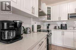 4 Bassett Crescent, Brampton, ON - Indoor Photo Showing Kitchen