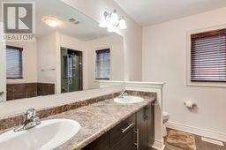 4 Bassett Crescent, Brampton, ON - Indoor Photo Showing Bathroom