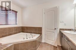 4 Bassett Crescent, Brampton, ON - Indoor Photo Showing Bathroom