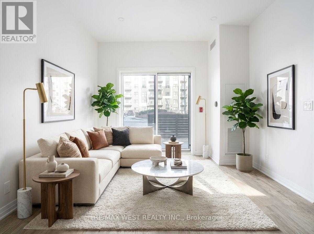 133 - 102 Grovewood Common, Oakville, ON - Indoor Photo Showing Living Room