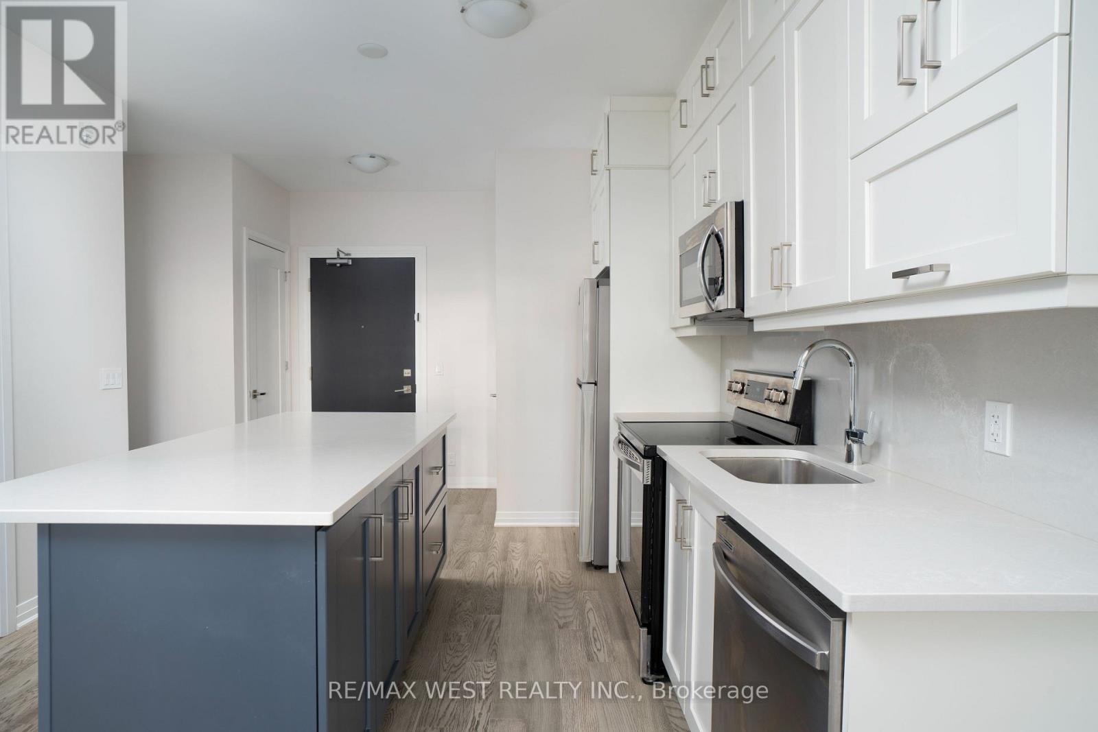 133 - 102 Grovewood Common, Oakville, ON - Indoor Photo Showing Kitchen With Upgraded Kitchen