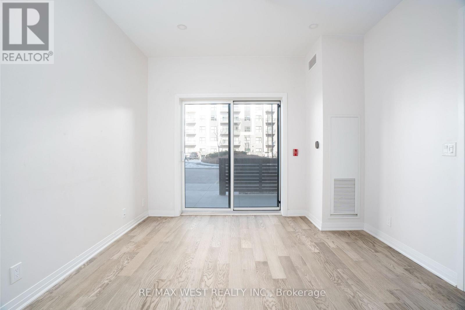 133 - 102 Grovewood Common, Oakville, ON - Indoor Photo Showing Other Room