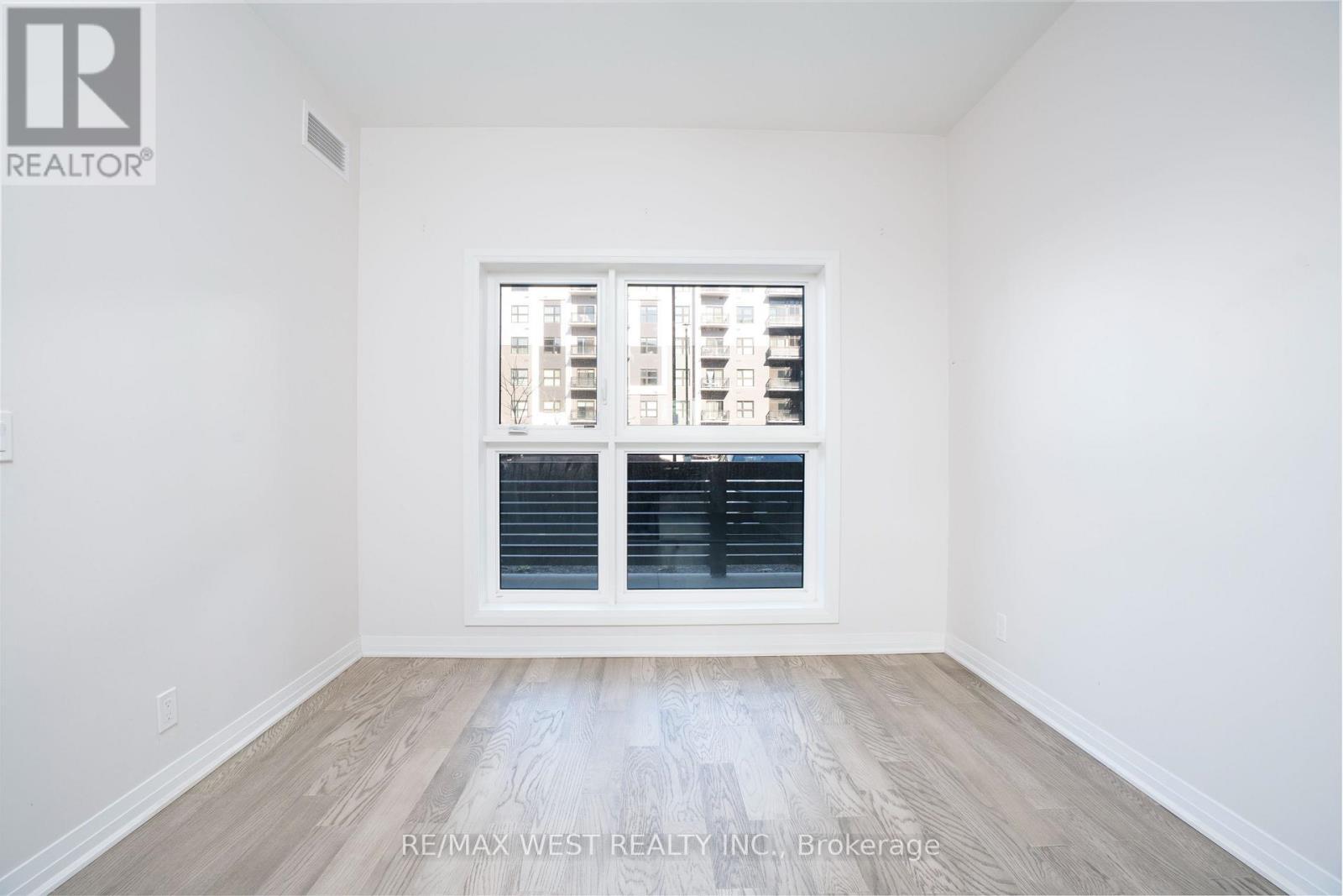 133 - 102 Grovewood Common, Oakville, ON - Indoor Photo Showing Other Room