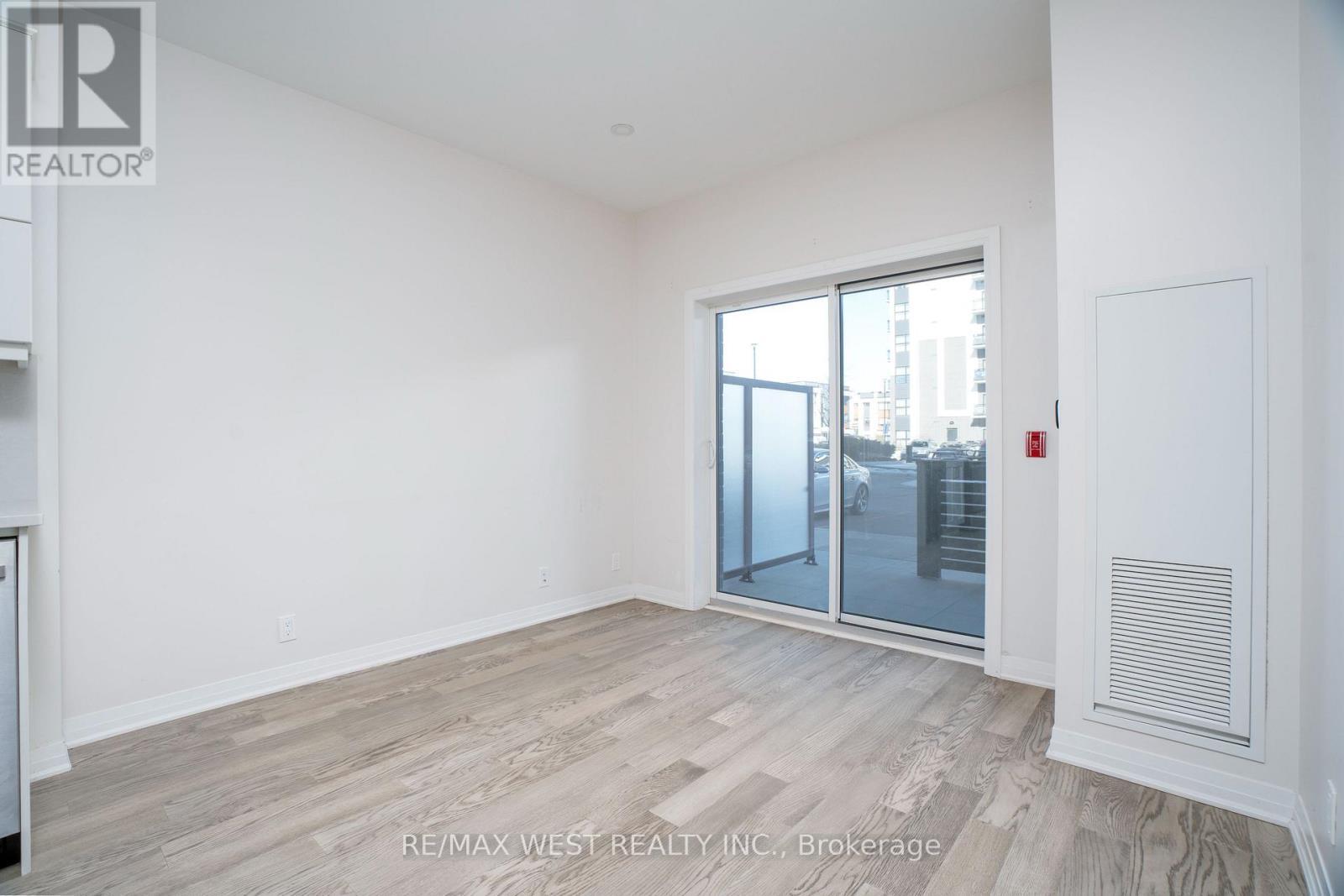 133 - 102 Grovewood Common, Oakville, ON - Indoor Photo Showing Other Room