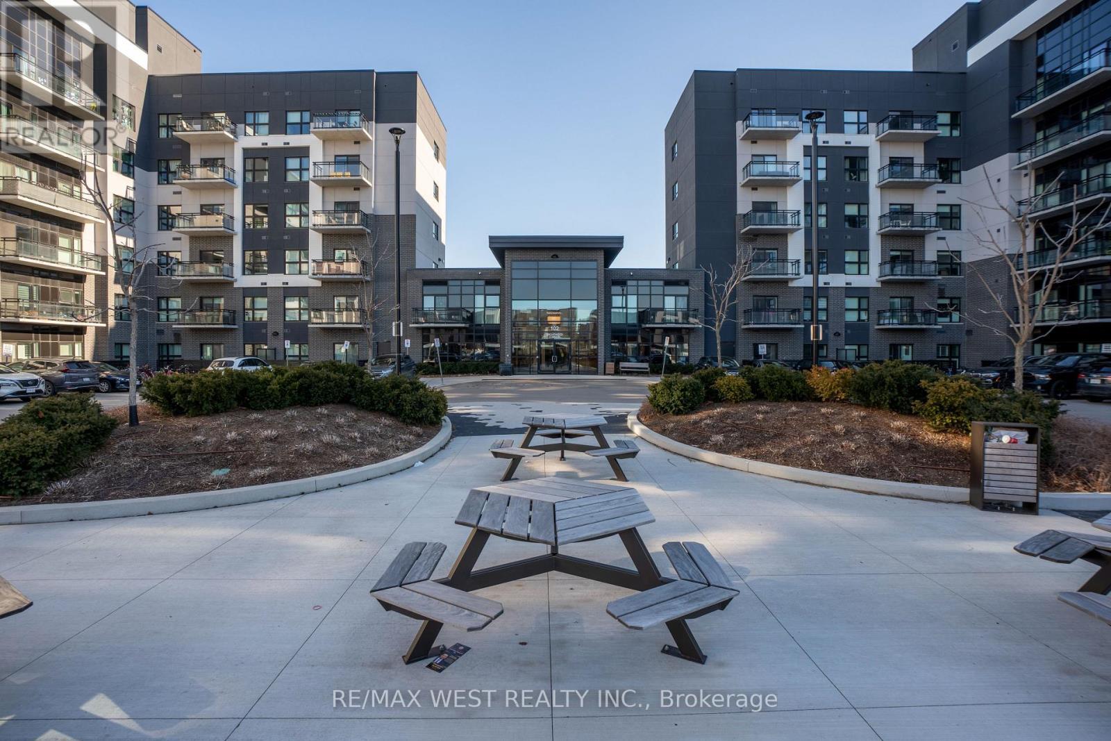 133 - 102 Grovewood Common, Oakville, ON - Outdoor