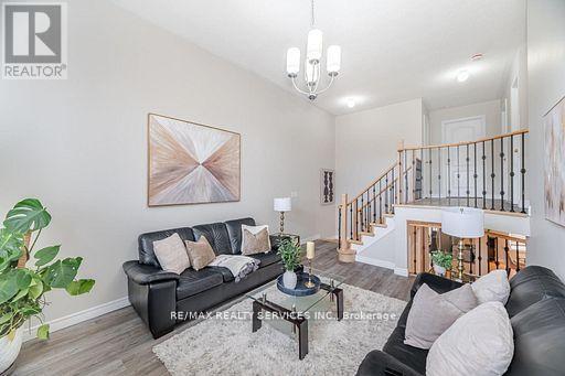 34 Bramoak Crescent, Brampton, ON - Indoor Photo Showing Living Room