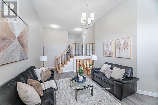 34 Bramoak Crescent, Brampton, ON - Indoor Photo Showing Living Room