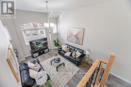 34 Bramoak Crescent, Brampton, ON - Indoor