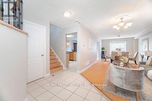 34 Bramoak Crescent, Brampton, ON - Indoor