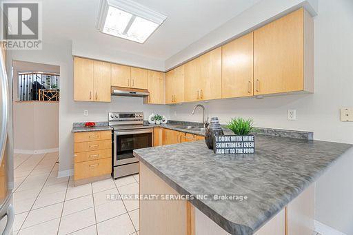 34 Bramoak Crescent, Brampton, ON - Indoor Photo Showing Kitchen