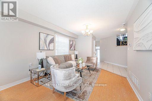 34 Bramoak Crescent, Brampton, ON - Indoor Photo Showing Living Room